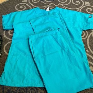 Scrub set